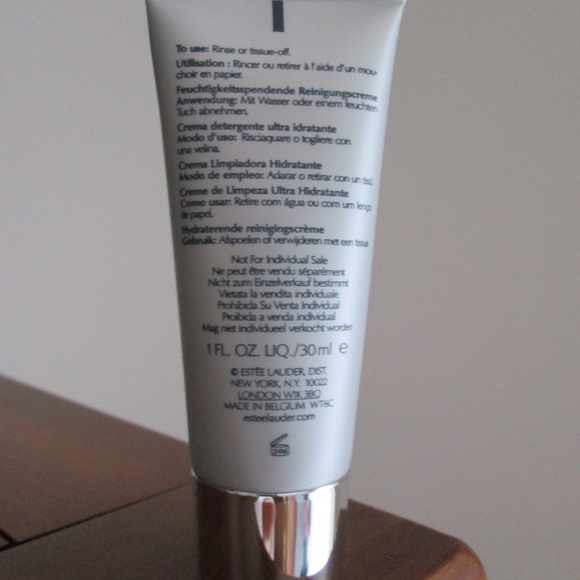 ESTEE LAUDER RE-NUTRIV HYDRATING CREME CLEANSER - Picture 2 of 3